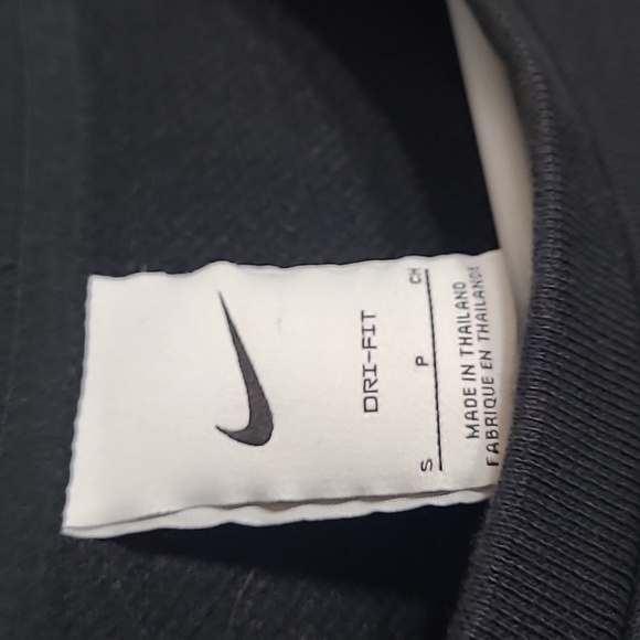 Nike Women's Dry Cropped Get Fit boxy Small - Picture 2 of 4